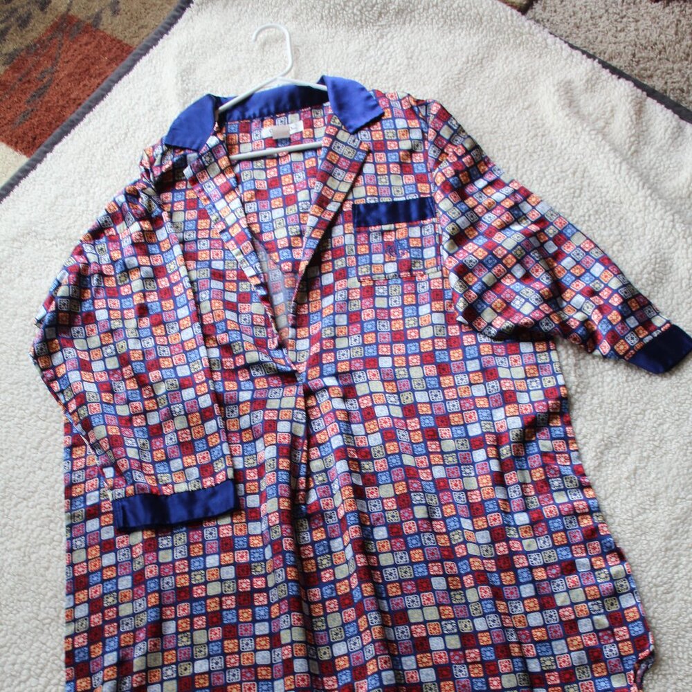 CHRISTIAN DIOR WOMENS SLEEP SHIRT SIZE LARGE IN EXCELLENT CONDITION
